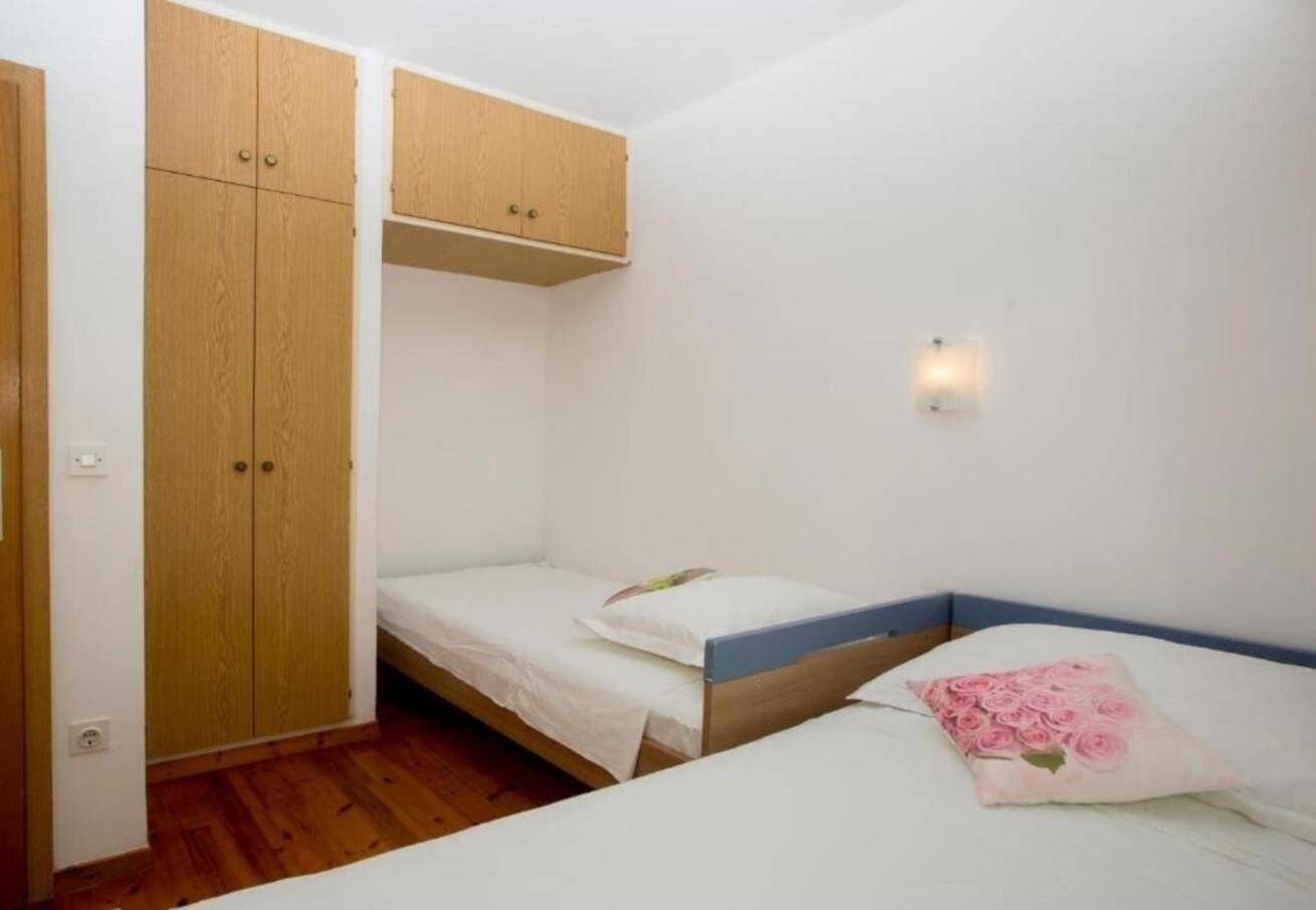 Apartments Damir - 80 M From Beach Postira Exterior photo