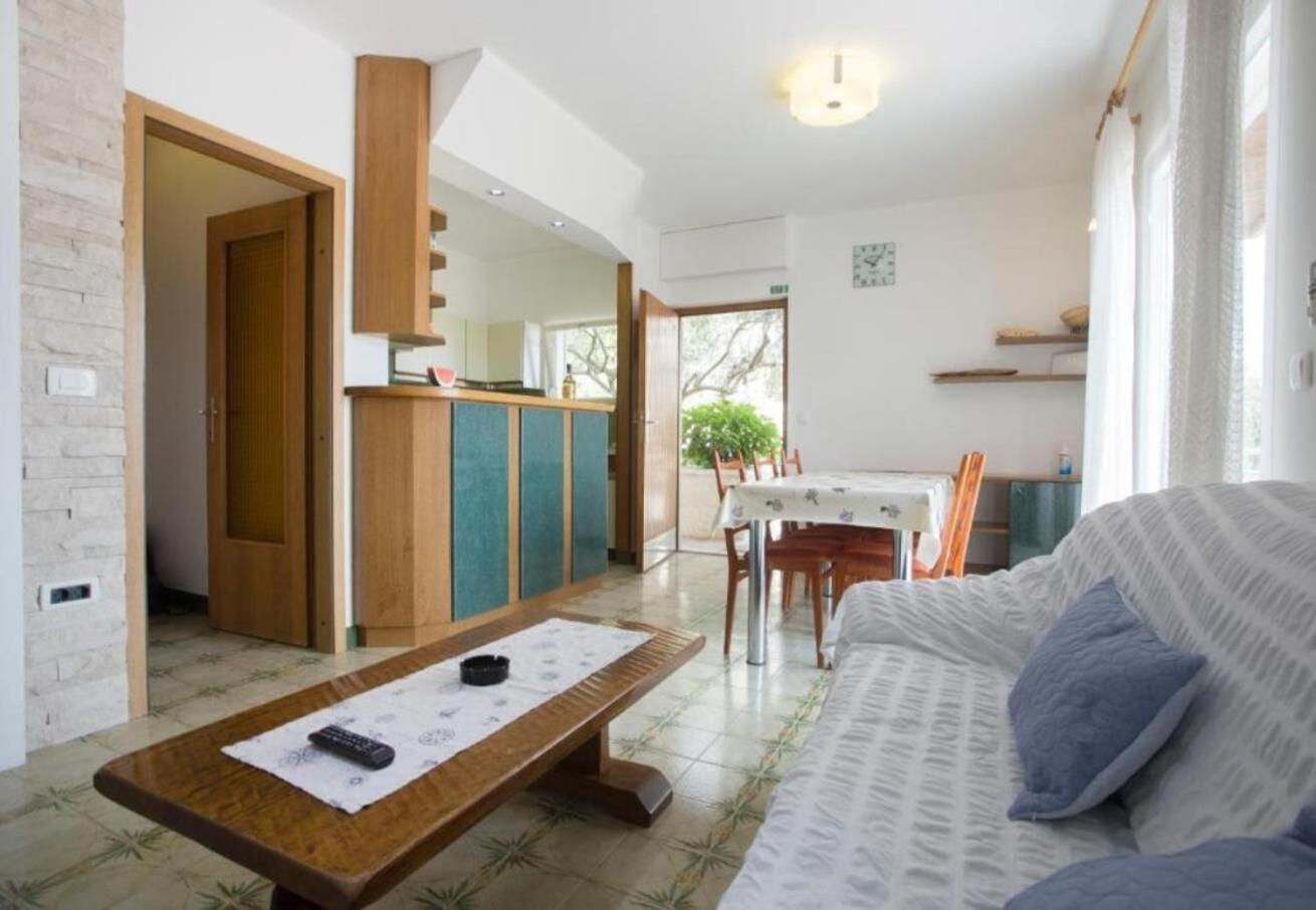 Apartments Damir - 80 M From Beach Postira Exterior photo