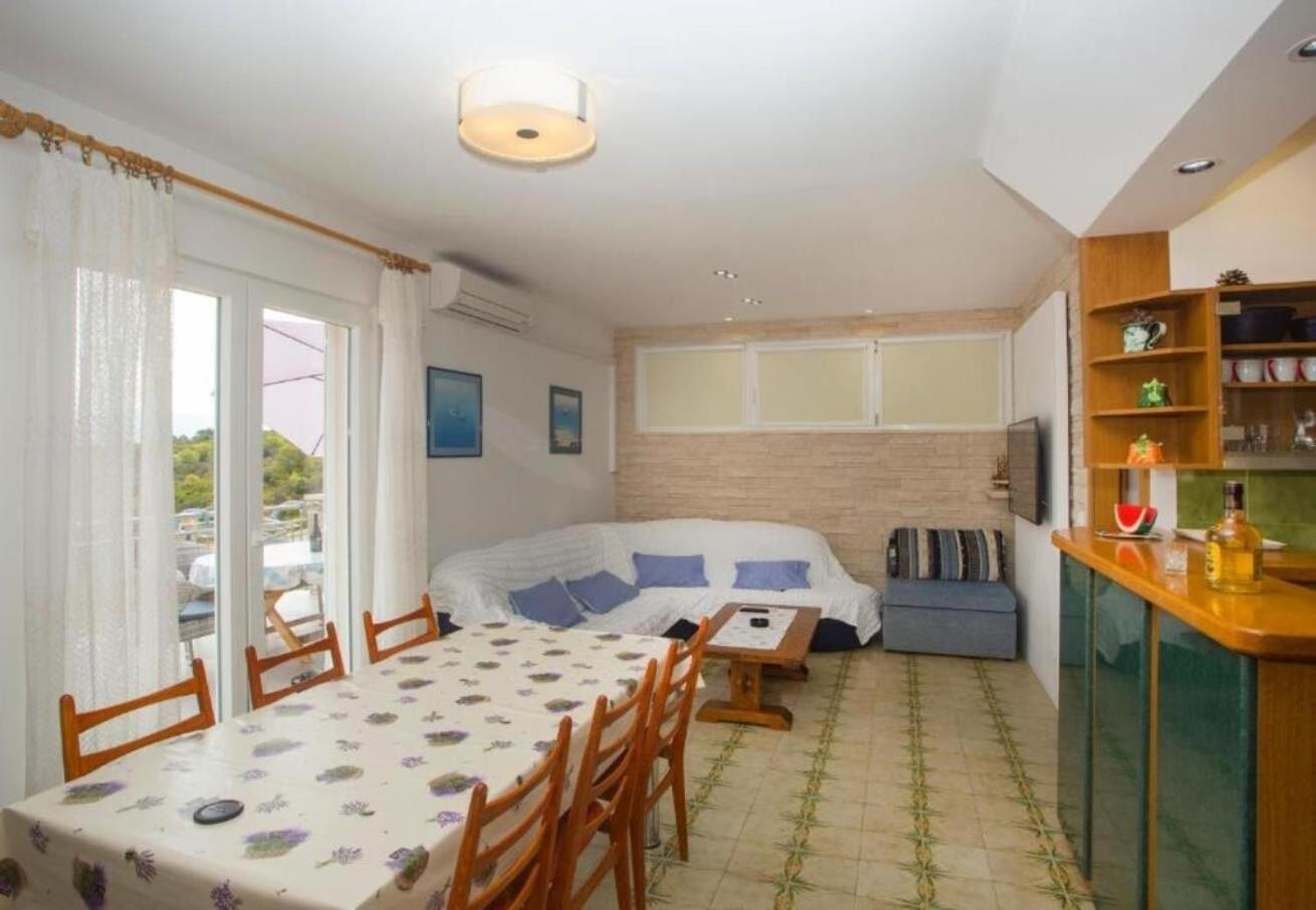 Apartments Damir - 80 M From Beach Postira Exterior photo