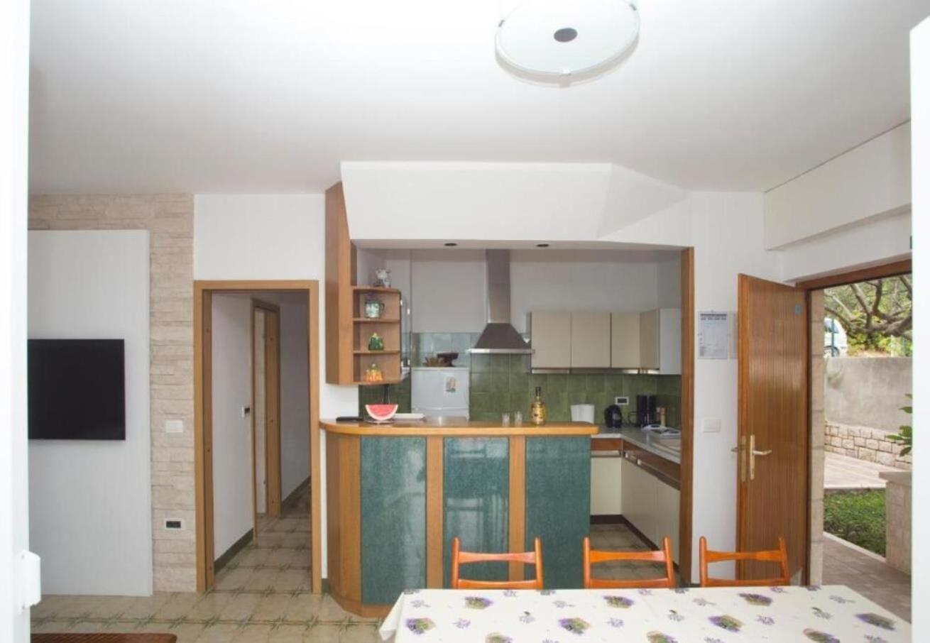 Apartments Damir - 80 M From Beach Postira Exterior photo